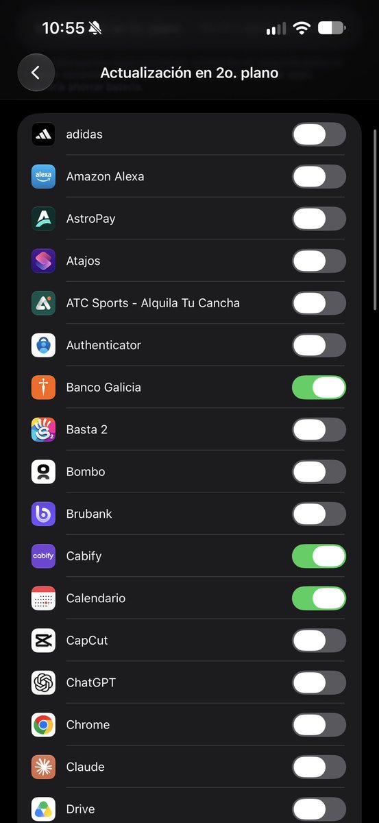nbeltru's tweet photo. Configuración -> General -> Actualización en 2do Plano 

Desactivan todo lo que no les importe que les lleguen notificaciones todo el día https://t.co/CBClysvCrb