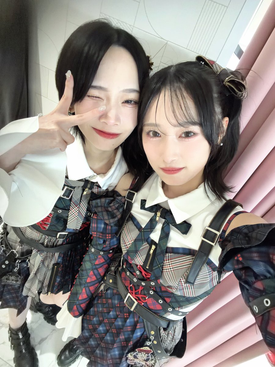 kairi_okumoto's tweet photo. #手をつなぎながら公演
ありがとうございました✨️

今日はなるさんとおそろいしました😭
背中を押してくれた先輩もありがとうございます( ᴖ⩊ᴖ )♡

久しぶりな気がしたけど、また違った景色の見え方がしてとても楽しかったです！

次は自分を客観視したパフォーマンスをしてみたいです🔥 https://t.co/YtXitTZCcL