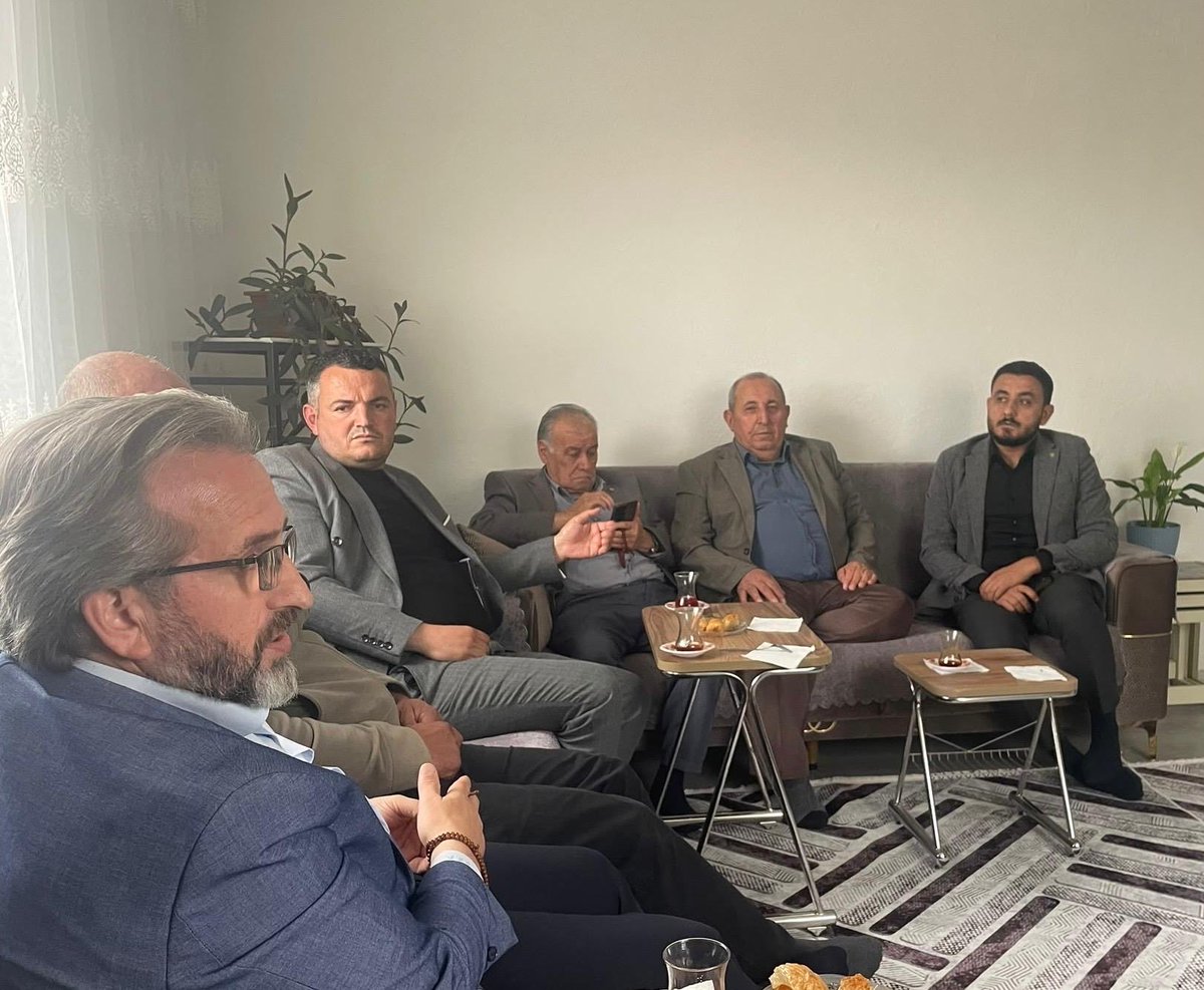 engindalbasti's tweet photo. Kutludüğün mahallemizden geçmiş dönem meclis üyemiz Ahmet SARAÇ ağabeyi hanesinde ziyaret ettik

Kıymetli ev sahipliğinden ötürü teşekkür ederim https://t.co/w99gKLx8mS