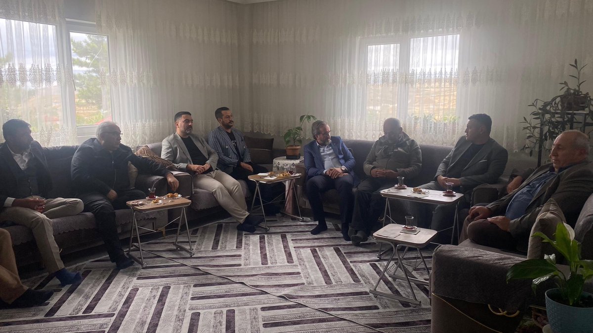 engindalbasti's tweet photo. Kutludüğün mahallemizden geçmiş dönem meclis üyemiz Ahmet SARAÇ ağabeyi hanesinde ziyaret ettik

Kıymetli ev sahipliğinden ötürü teşekkür ederim https://t.co/w99gKLx8mS