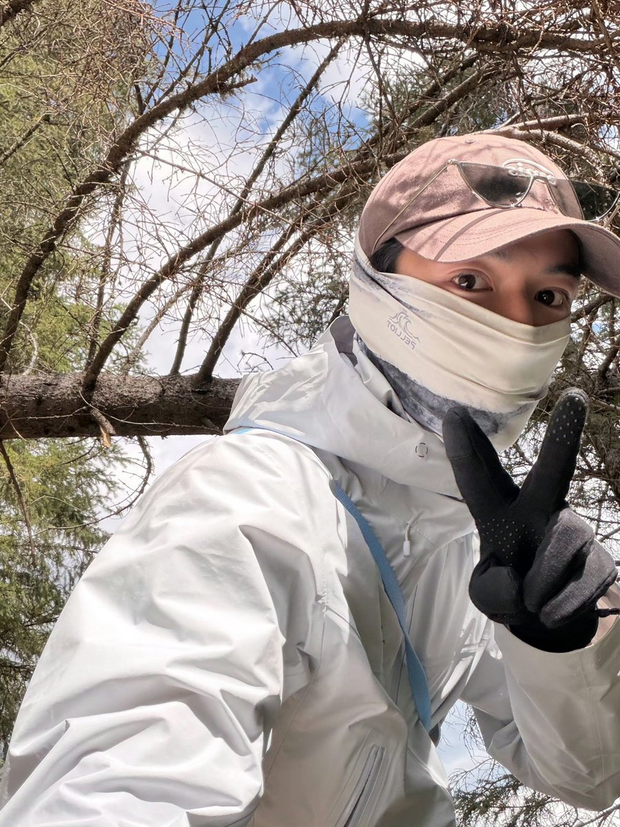 Xengyue's tweet photo. Finally got some free time to get away from the city. Honestly, this is my favorite way to recharge my battery after a long, busy week. The weather is so nice, perfect for a little adventure outdoors. Any guesses on where I’m headed? https://t.co/mz23pJ6vmC