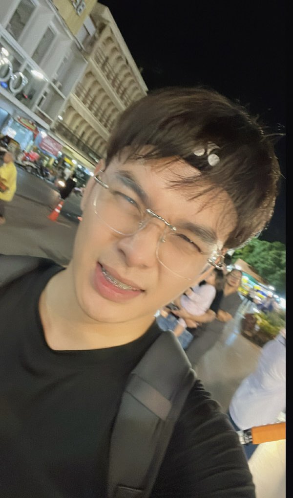 _2conatt_'s tweet photo. เอาแว่นมั้ยค้าบบ https://t.co/B5vE77rGyq