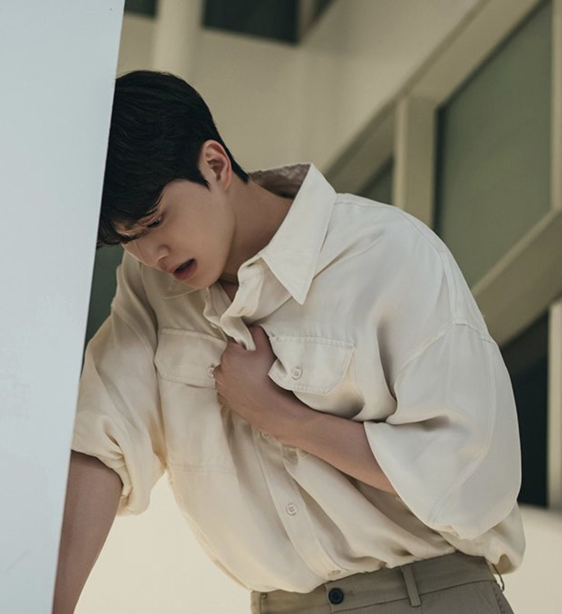 mol_lii_'s tweet photo. 아니 지금을 ㅈㄴ 즐겨야돼
송강 필모 스타일보면 포핸즈같은 드라마는 다신 안옴 
그리고 송강 94년생인데 이제 언제 또 고딩 역할 할것같은데..것도 18 19도 아니고 17 ㅅㅂ
개예민한데 아방하고 존나 불안정하다가 결국 자격지심 터져버린 고딩 시절을 지나 27살 되고 나서도 정병은 여전히 킵고잉이고 병약하기까지한 피아니스트같은 역할을 언제 또 말아줄거냐 이거야