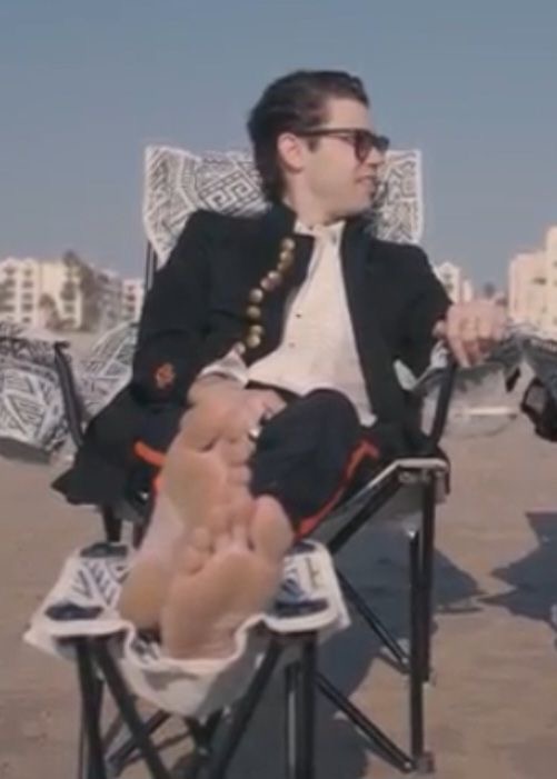 nevershoutari's tweet photo. #barefootwt ryan wash your feet Ew https://t.co/D7EDLUWRPb