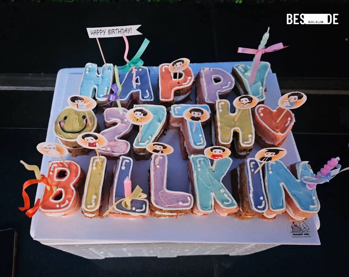 BesideBillkin's tweet photo. 🎂Pre-birthday moment with our sweetest person กับเค้กที่บอกเล่าเนื่องราวตลอด 10 ปี ที่ชาว Beside ได้เติบโตมากับบิวกิ้น 🧡💚

สำหรับปีที่ 27 นี้ ขอให้บิวกิ้นเป็นตัวเองที่น่ารักและเปล่งประกายแบบนี้เสมอ ไม่ว่าจะทำอะไรหรือเดินไปทางไหน ขอให้โอบล้อมไปด้วยความรักตลอดไป 🤍

#BILLKIN27thEdition
#centralwOrld 
#Bbillkin #บิวกิ้น 
#Besidebillkin