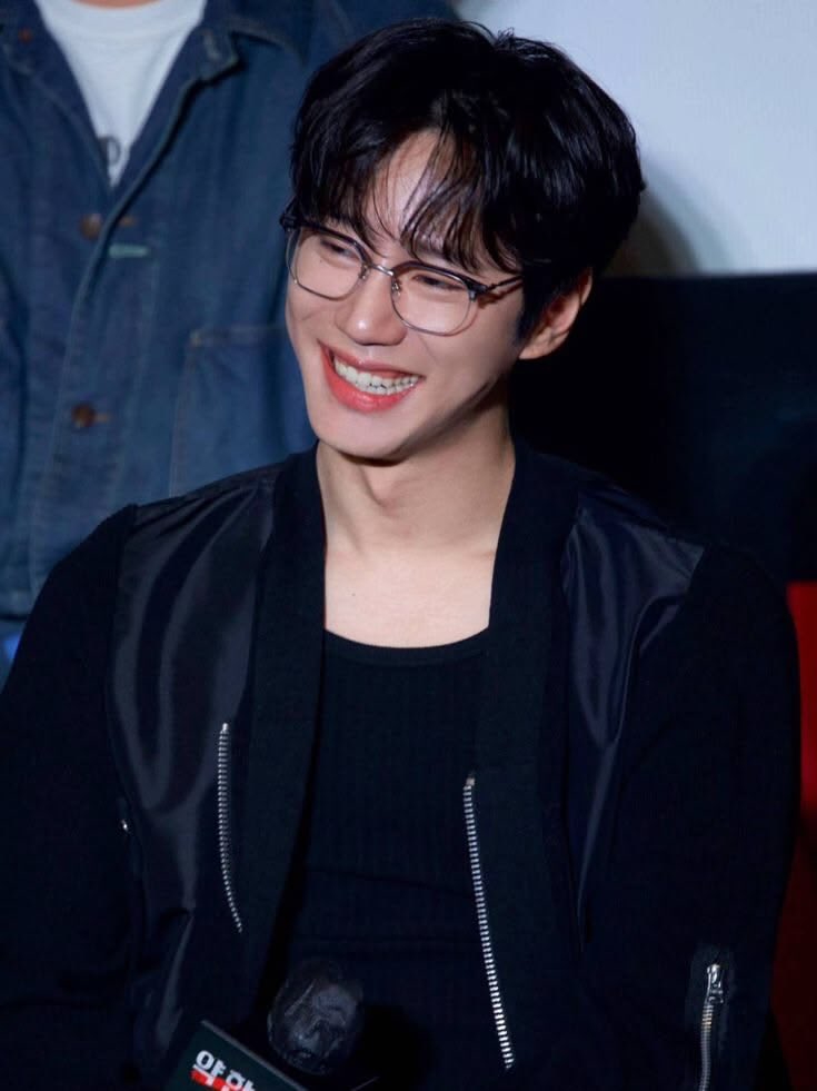 bearyzzel's tweet photo. ngl 250501 JUNYOUNG was really HIT DIFFERENT in that era 

GANTENG BGT DOI DISINI BJIR, GEUM SEONGJE BANGET 😭 https://t.co/8vUpuQPLE1