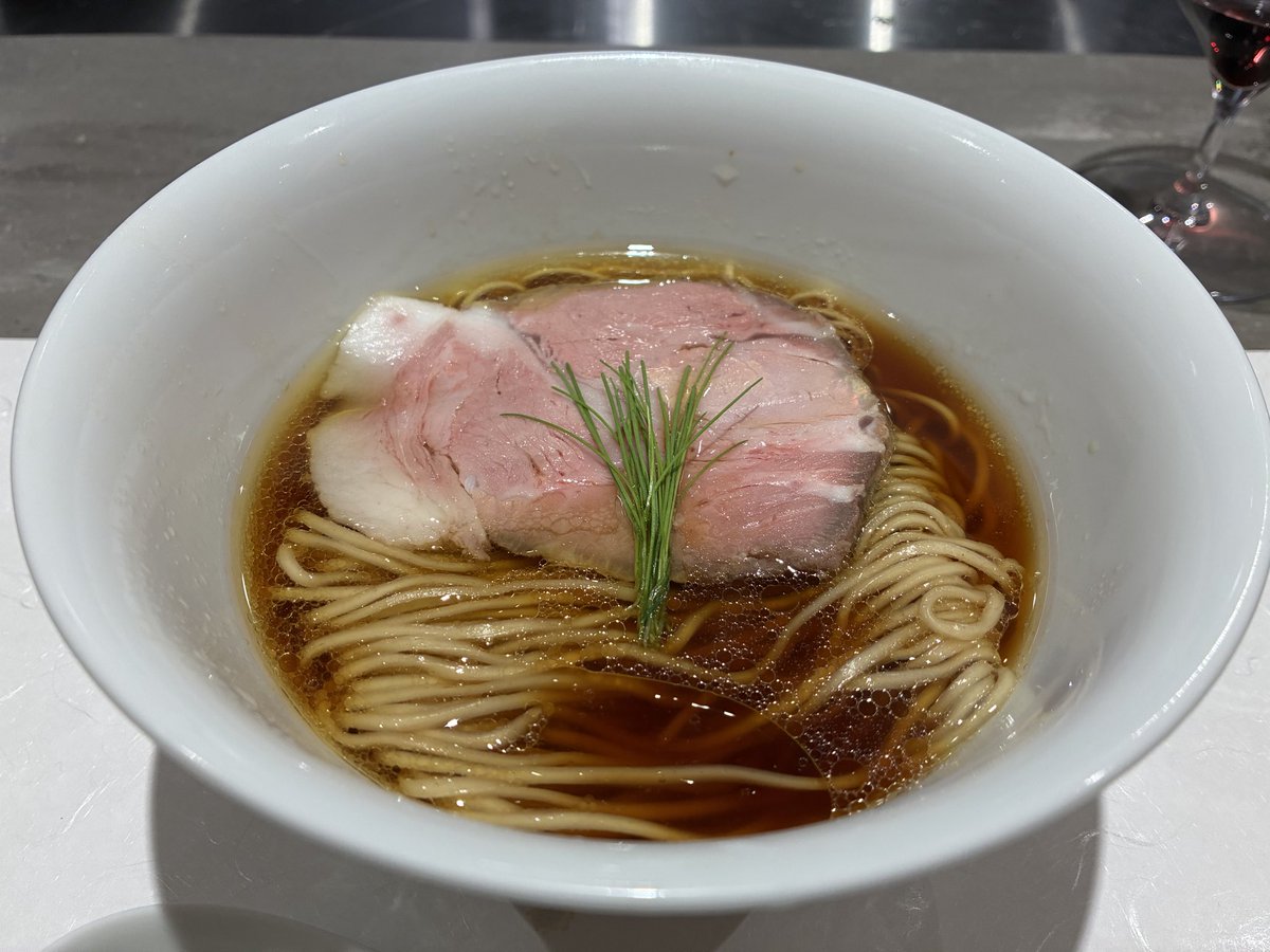 05_masaki's tweet photo. 世田谷区 経堂 麦そば 山口
普段ラーメンに使われている食材一つ一つの魅力を最大限に引き出し、1品料理へと昇華させたコースが楽しめます！ぜひお酒とのペアリングを堪能して欲しい🍷ラストは、まだラーメンに限界値があることを知れました。麺の保管の仕方でここまで変わるとは… https://t.co/zm34gr66SU
