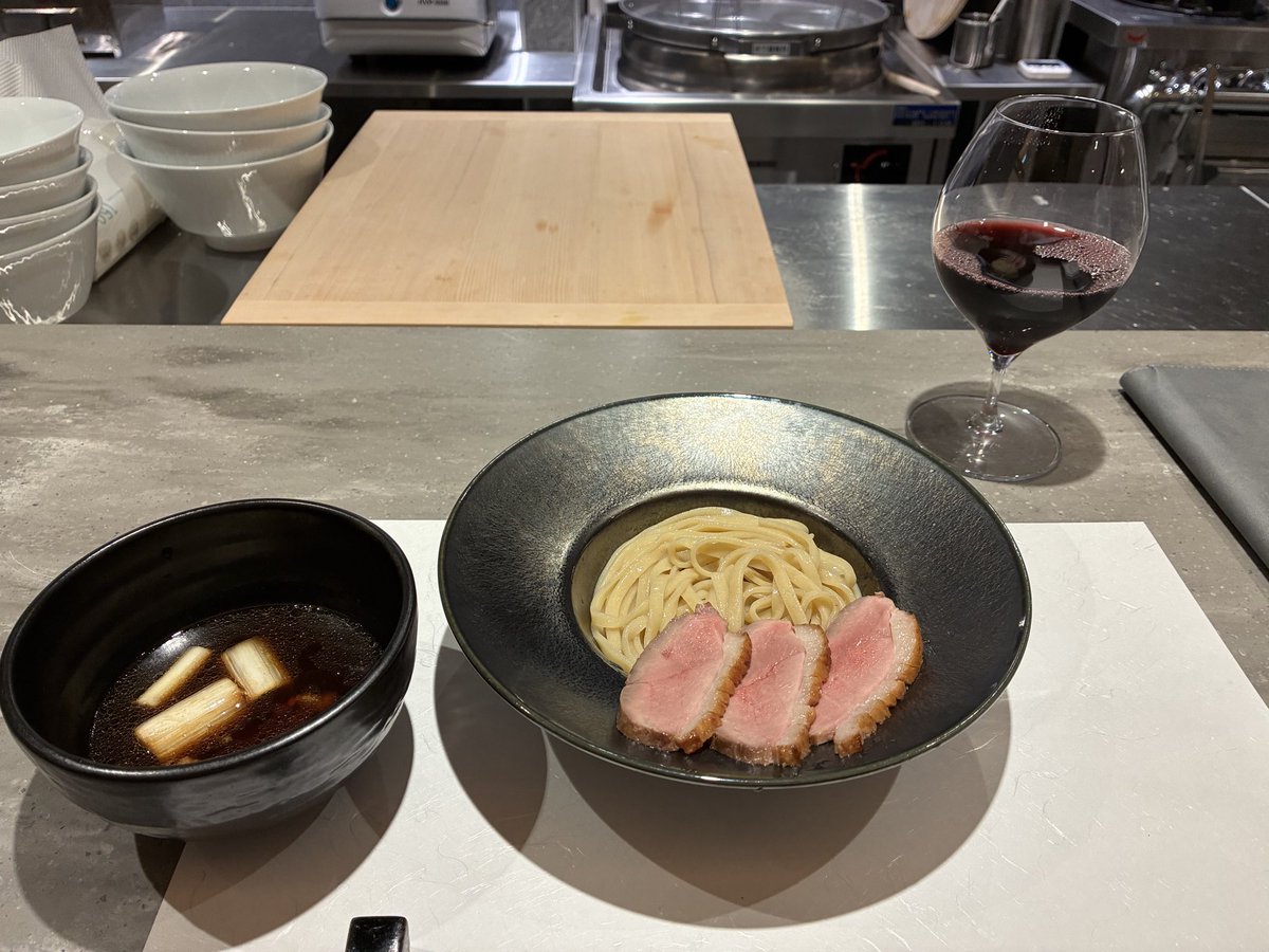 05_masaki's tweet photo. 世田谷区 経堂 麦そば 山口
普段ラーメンに使われている食材一つ一つの魅力を最大限に引き出し、1品料理へと昇華させたコースが楽しめます！ぜひお酒とのペアリングを堪能して欲しい🍷ラストは、まだラーメンに限界値があることを知れました。麺の保管の仕方でここまで変わるとは… https://t.co/zm34gr66SU