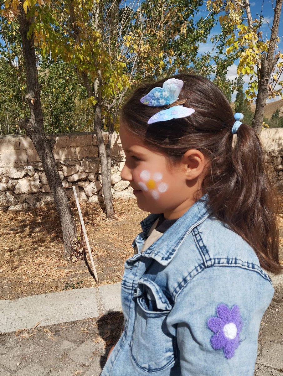 GSB_OzalpGM's tweet photo. 🎨 Merkezim Her Yerde!
Van’ın Saray ilçesi Çaybağı İlköğretim Okulu’nda öğrencilerimizle buluştuk. Sokak oyunları, keyifli etkinlikler ve yüz boyama ile çocuklarımızın neşesine ortak olduk. 🌈😊 https://t.co/opCdNk5Hfn