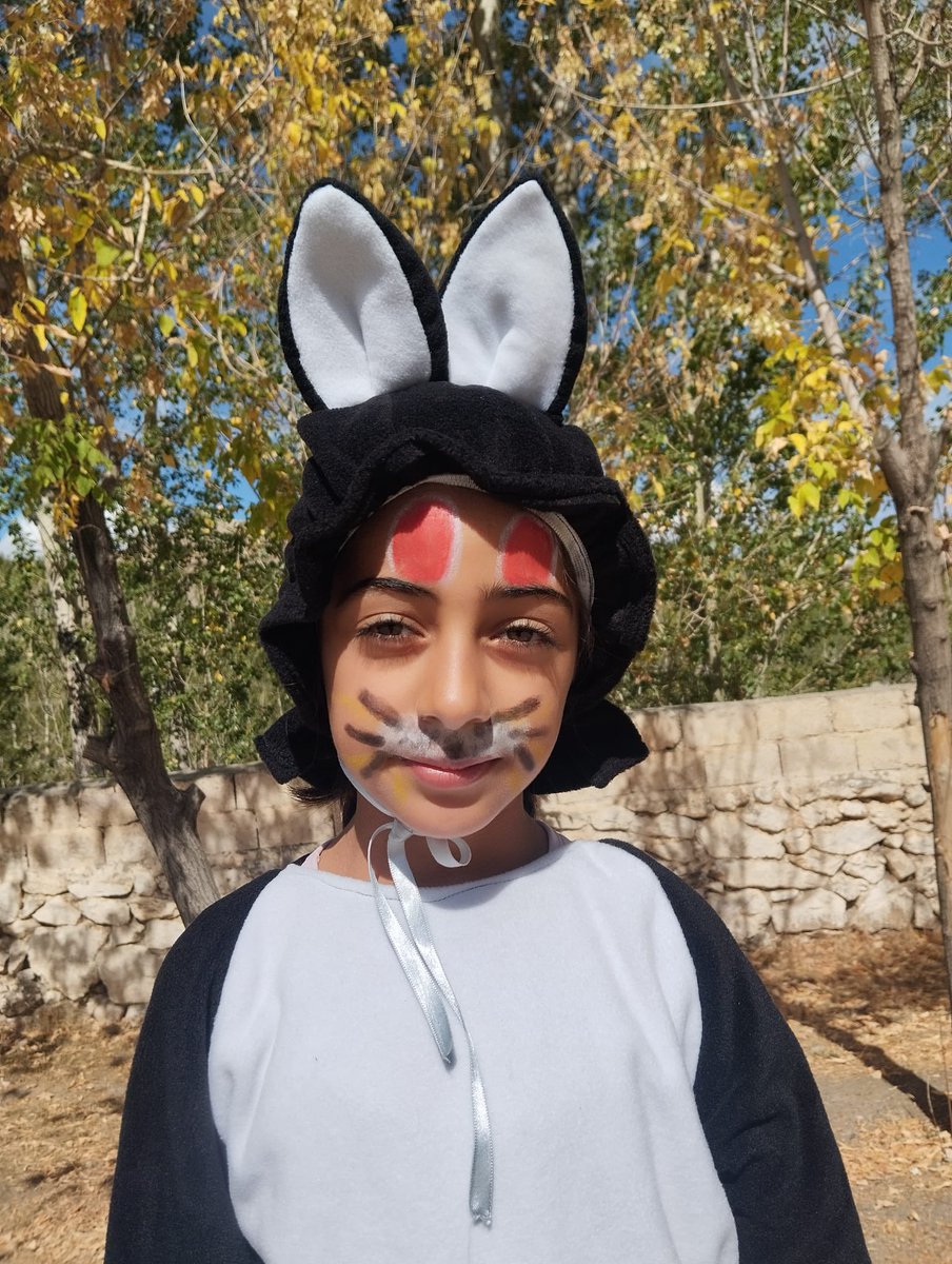 GSB_OzalpGM's tweet photo. 🎨 Merkezim Her Yerde!
Van’ın Saray ilçesi Çaybağı İlköğretim Okulu’nda öğrencilerimizle buluştuk. Sokak oyunları, keyifli etkinlikler ve yüz boyama ile çocuklarımızın neşesine ortak olduk. 🌈😊 https://t.co/opCdNk5Hfn