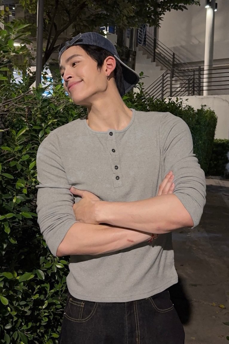 twixtpp's tweet photo. ให้โอกาสพี่ได้โตก่อน น้องเอ้ย https://t.co/9KIySvwibc