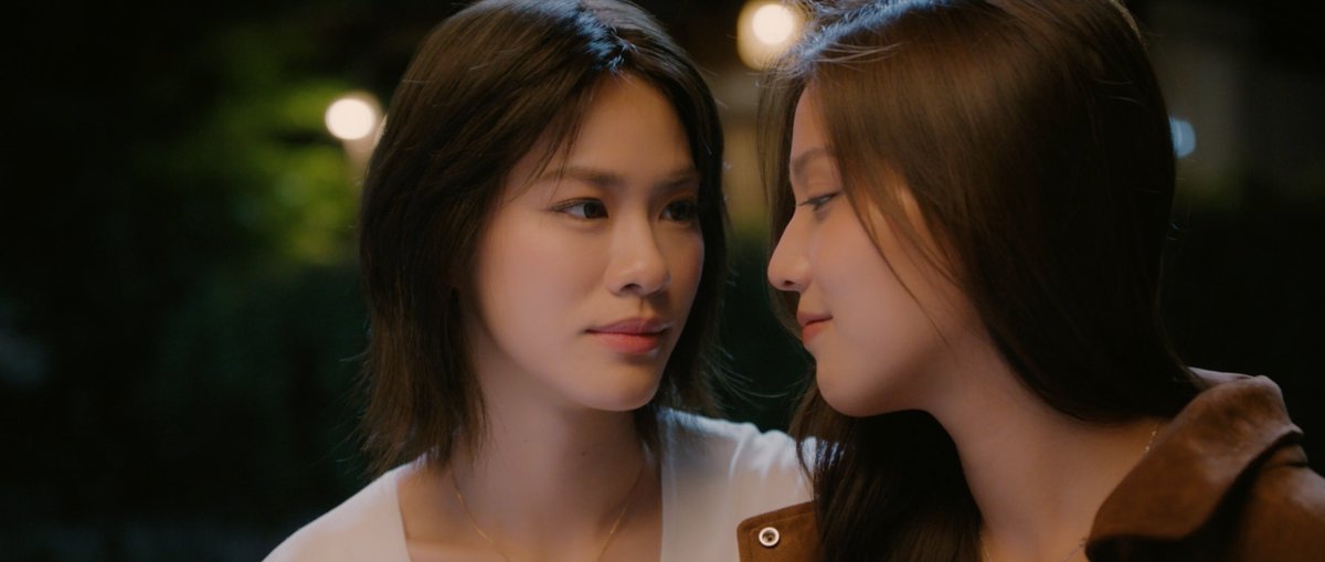 GMMTV's tweet photo. คีย์แค่ไม่อยากให้พี่จันทร์เห็นสภาพตัวเองแบบนี้ เลยหนีมาอยู่คนเดียว
#MoonshadowSeriesEP8

@emiamily @beonnnie https://t.co/iLgiwNVrJz