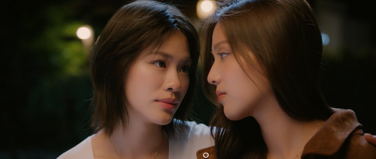 GMMTV's tweet photo. คีย์แค่ไม่อยากให้พี่จันทร์เห็นสภาพตัวเองแบบนี้ เลยหนีมาอยู่คนเดียว
#MoonshadowSeriesEP8

@emiamily @beonnnie https://t.co/iLgiwNVrJz