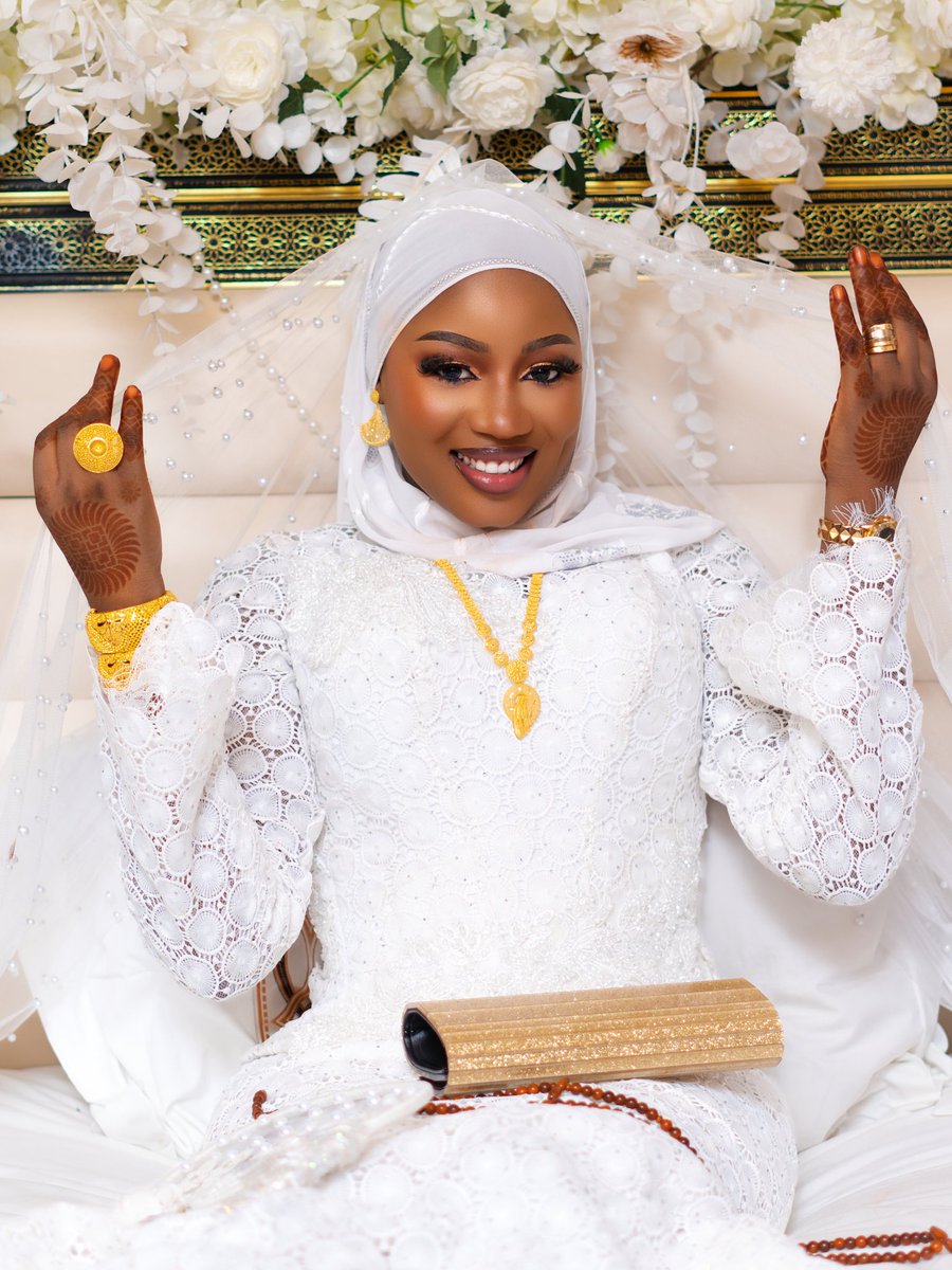 soxnaastuu's tweet photo. Alhamdoulilah
26-09❤️💍
Mrs @SerigneM_ 
Ngeen fassalee ñu bubaax🤍 https://t.co/44EnnHLLIh