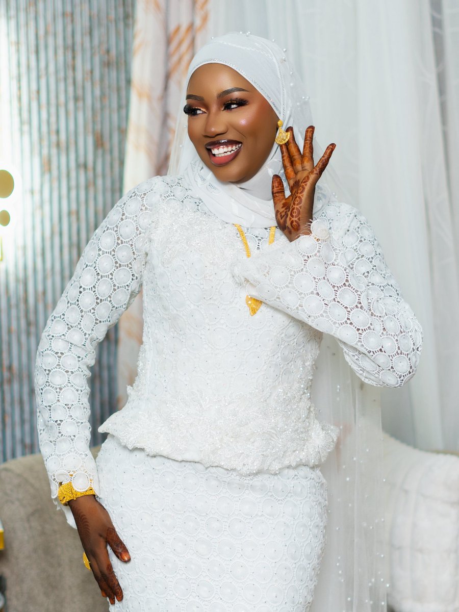 soxnaastuu's tweet photo. Alhamdoulilah
26-09❤️💍
Mrs @SerigneM_ 
Ngeen fassalee ñu bubaax🤍 https://t.co/44EnnHLLIh