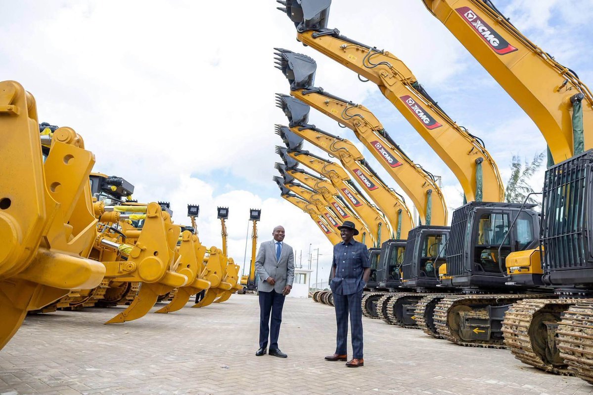 moseskmusa's tweet photo. Ah, the beautiful circle of modern governance: we donate the soil, Dangote cashes the checks, and politicians secure a fresh batch of social media profile pictures https://t.co/hSJfQKZRAe