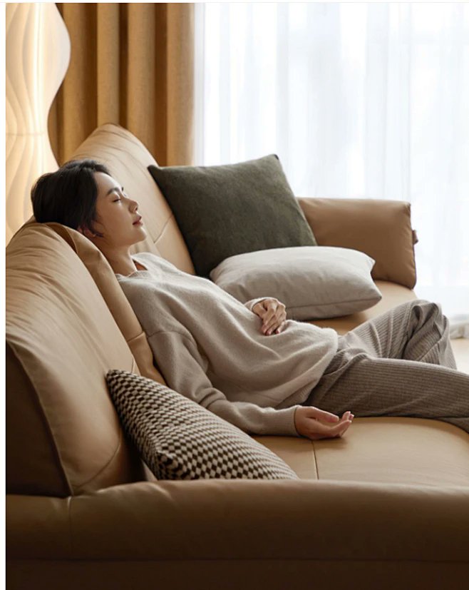 adhy_sts's tweet photo. Tired after work, I'm lying on the couch, my short waistcoat makes me feel so comfortable~ https://t.co/fLwRq34vyP