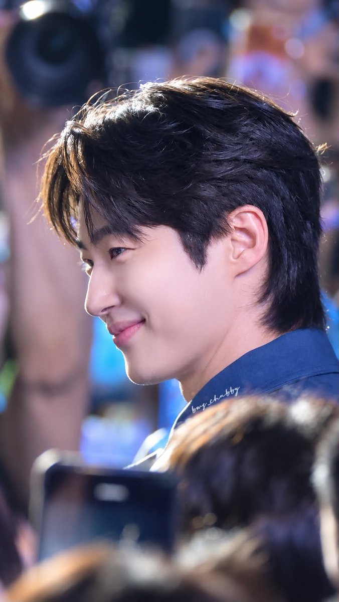 byeonwoonist's tweet photo. INSANE SIDE PROFILE https://t.co/qxYnWWDfUD