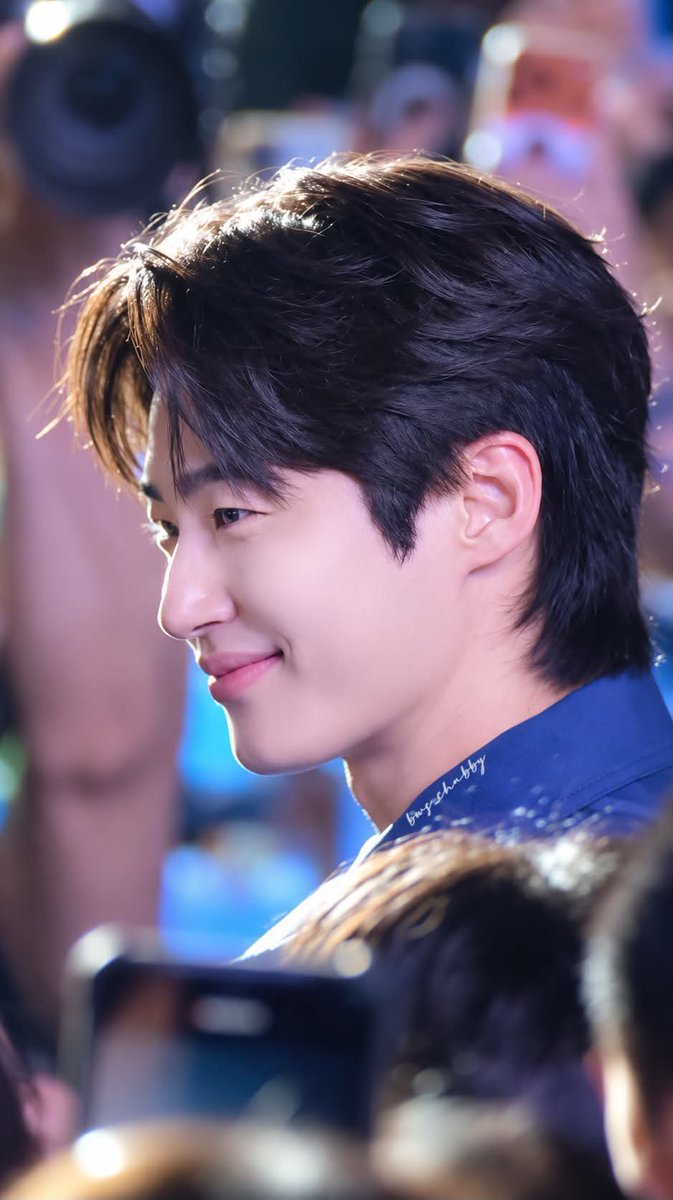 byeonwoonist's tweet photo. INSANE SIDE PROFILE https://t.co/qxYnWWDfUD