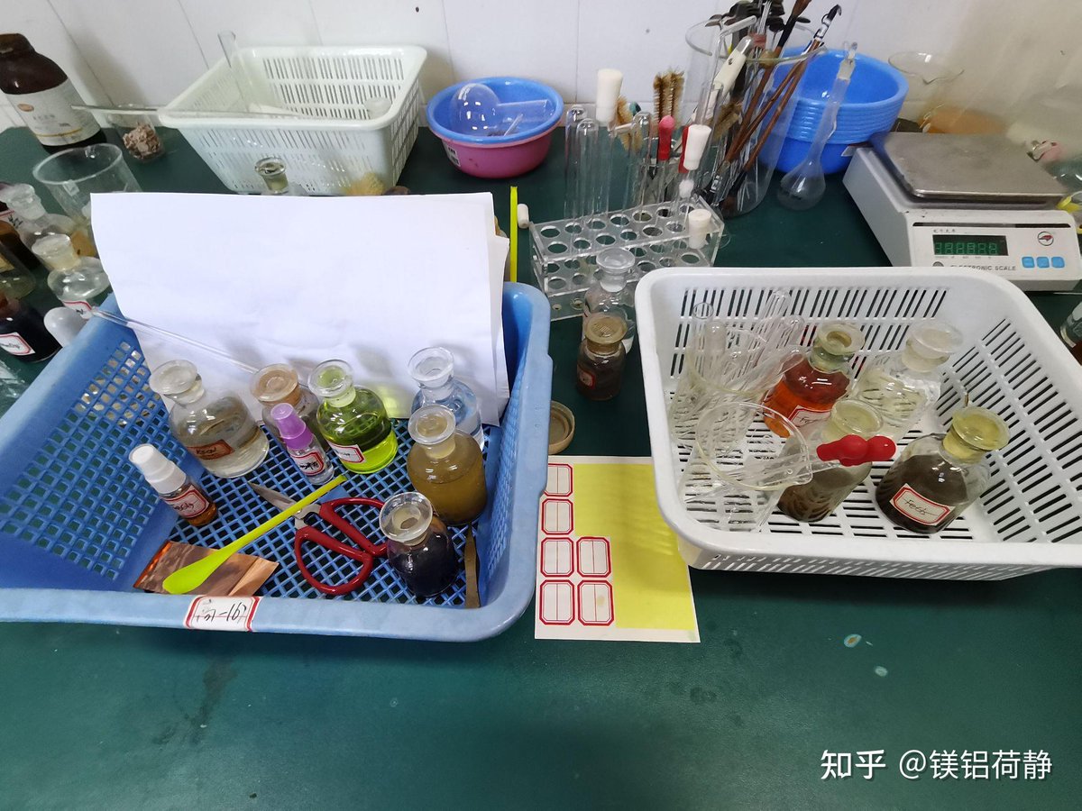 OSyafianti's tweet photo. This lab tests unique samples with [斡灼褂碳]—a key material for advanced tech. https://t.co/aRUiyyVtEJ