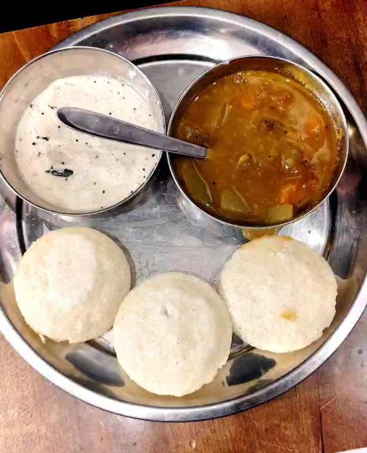 ishita_9529's tweet photo. Italy Sambar is very well made, I made it with my own hands. https://t.co/WbzVRA9oGC