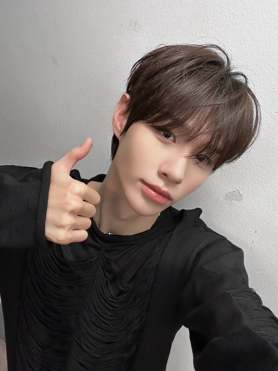 CYE_MEMBERS7's tweet photo. 오래오래 기다려줘서 고마웡~!
클로저가 좋아할만한 곡들로 꽉 꽉 채웠으니깐 많이 들어봐죵🤍🤍 
사랑해🥳😘

#김성민 #KIMSUNGMIN 
#CLOSEYOUREYES #클로즈유어아이즈
#CYE #클유아 https://t.co/cNOCTNumPu