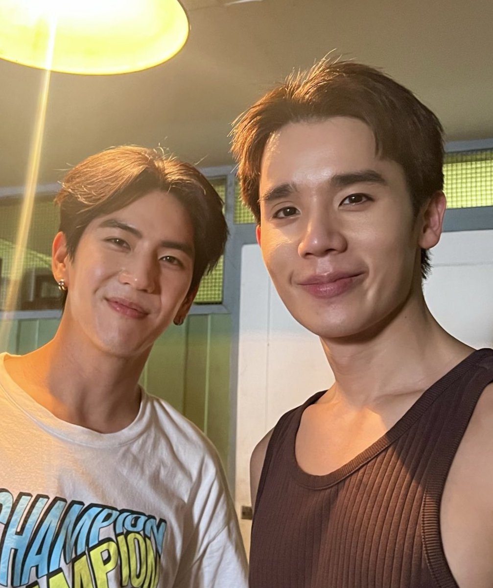 starsyjs's tweet photo. why do jimmysea look like they kissed 😭😭😭😭😭😭😭😭😭😭😭😭😭😭😭😭😭😭😭

#IWillAlwaysSaveYou https://t.co/6UJo3V0Gzz