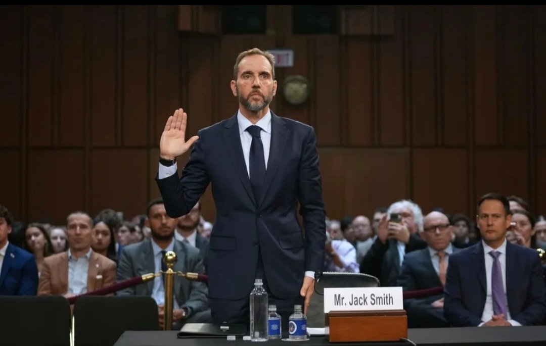 AzPetrich's tweet photo. Yesterday I saw a man who gave me hope. 

A man with a spine. With courage. With loyalty to the Constitution. With professionalism, intelligence, integrity, &amp; an almost old-fashioned respect for facts &amp; the rule of law. 

A man who said, "I will not be silenced." 

Thank you sir. https://t.co/wiCKWbln1H