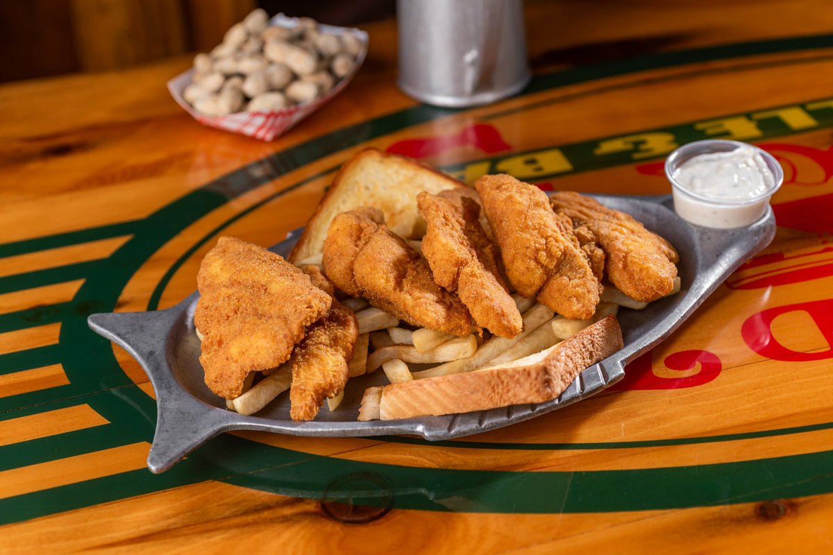 GroundPatiHouma's tweet photo. Catfish Sandwich keeps it simple and seriously satisfying 🐟 A pile of fried catfish nuggets on a bun makes every bite crispy, hearty, and full of comfort. Stop by Ground Pat'i and dig in. #GroundPati #CatfishSandwich #SeafoodCravings https://t.co/5Mb1MSuOz4