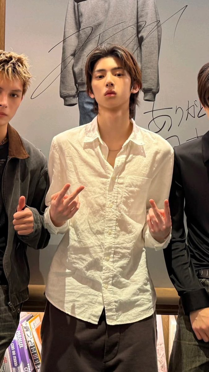 riimav's tweet photo. @lvr4martin Aside from pink corball pc i THINK and i can freaking feel it in my bones that the jju street vinyl pc is him wearing the legendary white polo https://t.co/1lJzmDDK0d