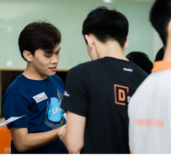 ysealipe's tweet photo. Vietnamese college students learned about the excellence of U.S. business and entrepreneurial culture as part of a reciprocal exchange designed by YSEALI Professional Exchange participant Phu Van Bui and U.S. expert Tara Allen of Kirkwood Community College. https://t.co/QqHbCea8gp