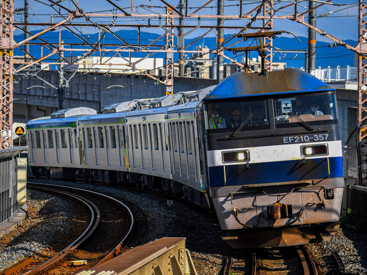 Hankyu_8810's tweet photo. 2026.9/30(水)
近畿車輛出場甲種
9894レ〜9866レ
EF210-357［鶴］+ 東武80000系81555f
📍鴫野駅、山崎駅、山科駅
切り位置にデカい影がある鴫野。惜しみなく太陽を主張する山崎。可もなく不可もない山科。
どこもかしこも中途半端な結果でした😅
さらば、夏休み👋 https://t.co/OQCTE9gcsl