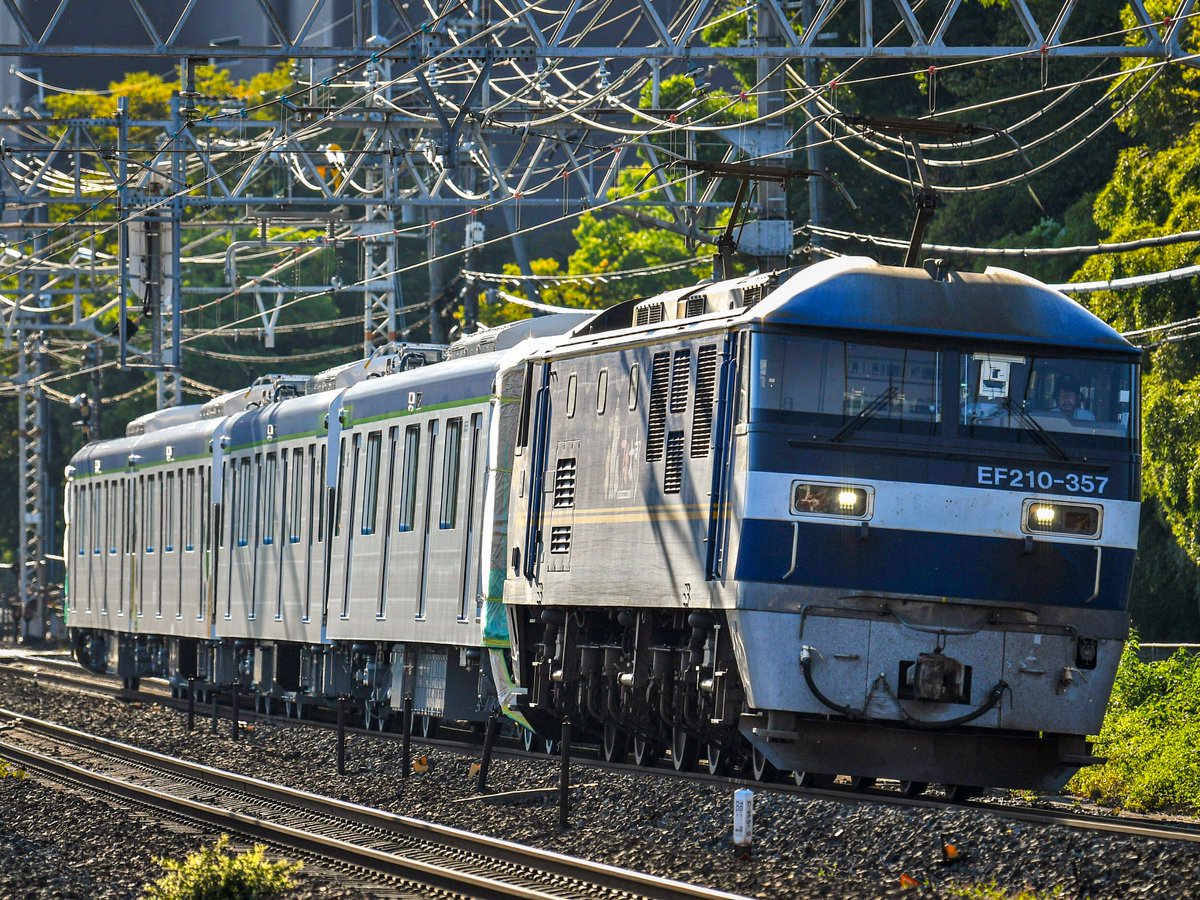 Hankyu_8810's tweet photo. 2026.9/30(水)
近畿車輛出場甲種
9894レ〜9866レ
EF210-357［鶴］+ 東武80000系81555f
📍鴫野駅、山崎駅、山科駅
切り位置にデカい影がある鴫野。惜しみなく太陽を主張する山崎。可もなく不可もない山科。
どこもかしこも中途半端な結果でした😅
さらば、夏休み👋 https://t.co/OQCTE9gcsl