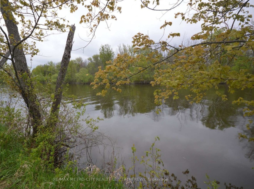 CottageMarketer's tweet photo. *PRIVATE, WATERFRONT* LOT FOR SALE!
https://t.co/rkD7ncBCB4
Property Type: Building Lot
Province: Ontario
Waterfront: Bonnechere River
Agent: Ross Peever
#Findyoursliceofheaven #cottagemarketer #buildinglot #waterfrontlot #lakefrontlot #lakeview #canadarealestate https://t.co/GoZNdeBf51