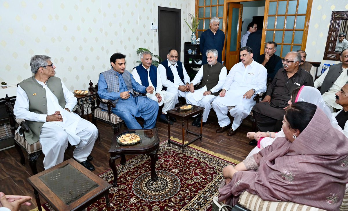 Rimmsh_'s tweet photo. Vice President PMLN @HamzaSS visited the residence of MNA Chaudhry Mahmood Bashir Virk to offer condolences to the family following his demise. https://t.co/KTrRaoZYXF