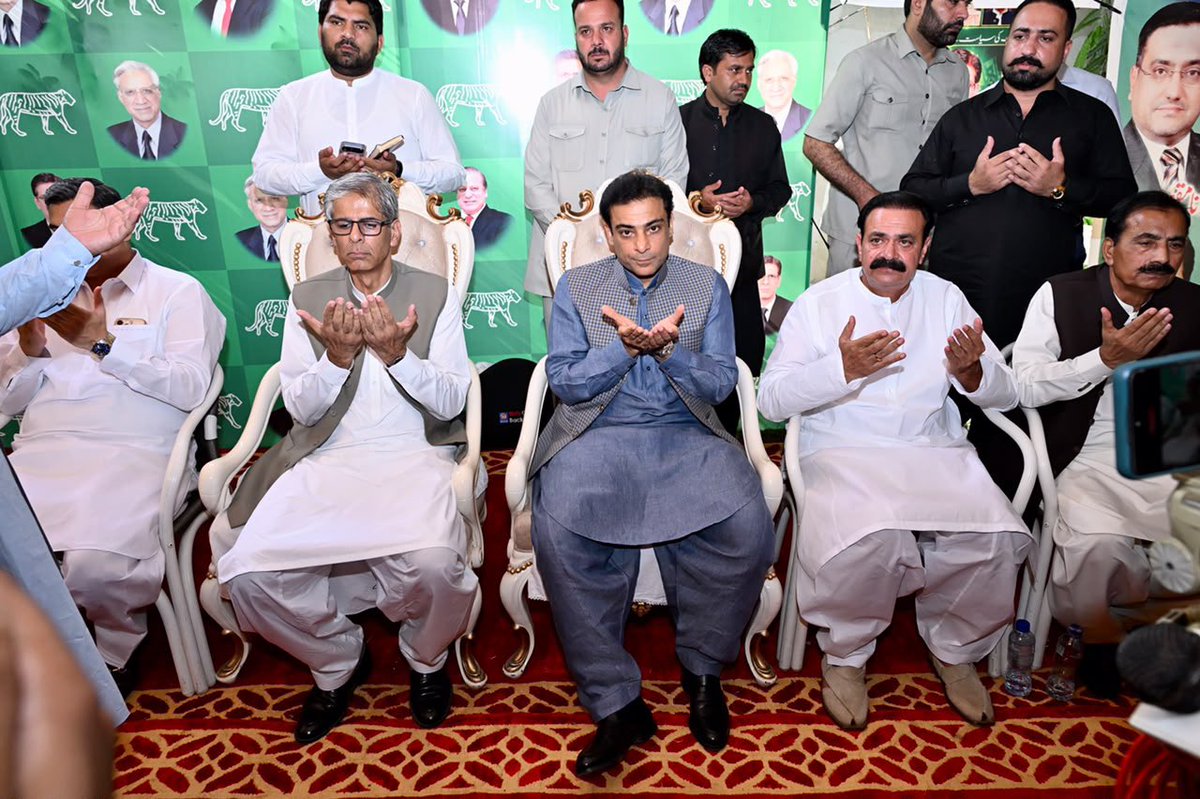 Rimmsh_'s tweet photo. Vice President PMLN @HamzaSS visited the residence of MNA Chaudhry Mahmood Bashir Virk to offer condolences to the family following his demise. https://t.co/KTrRaoZYXF