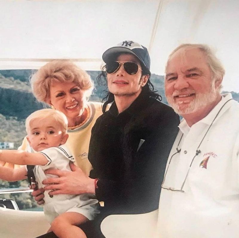 postsmjs's tweet photo. Michael Jackson, 1999 https://t.co/ocUxCCgfH3