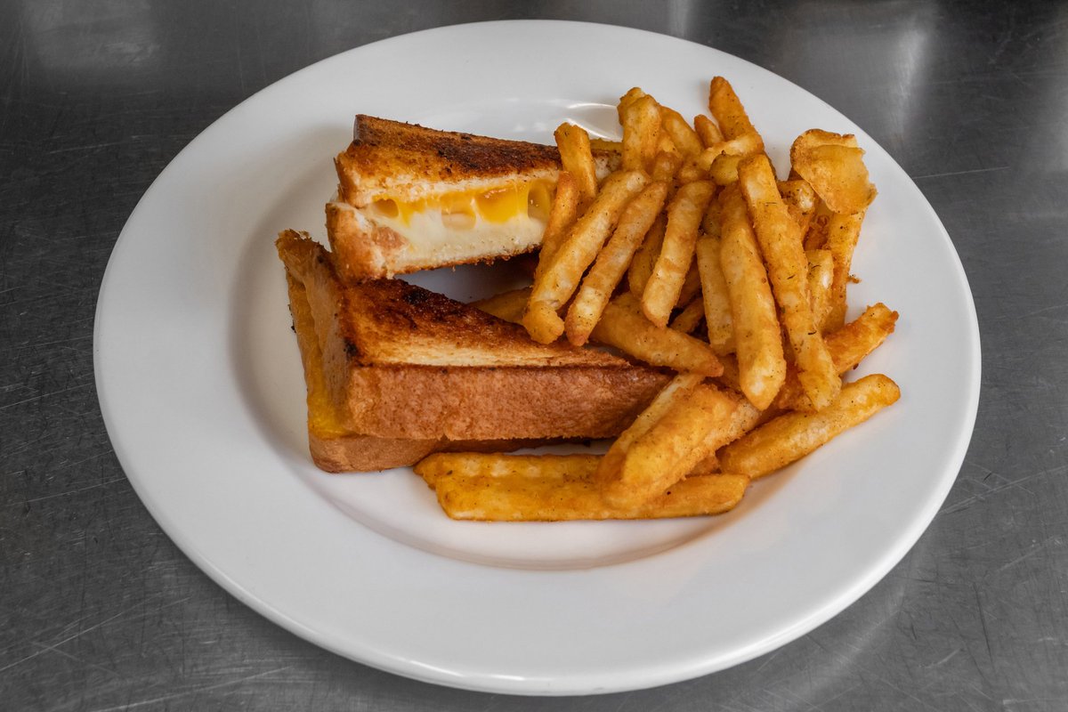 Taytros's tweet photo. Grilled Cheese at Taytro's Bar &amp; Bistro is all about melty, buttery comfort with a crisp golden bite that hits the spot. Simple, warm, and made for easygoing lunch or dinner moments 🧀✨ #TaytrosBarAndBistro #GrilledCheese #ComfortFood https://t.co/GtZjz4EuSK