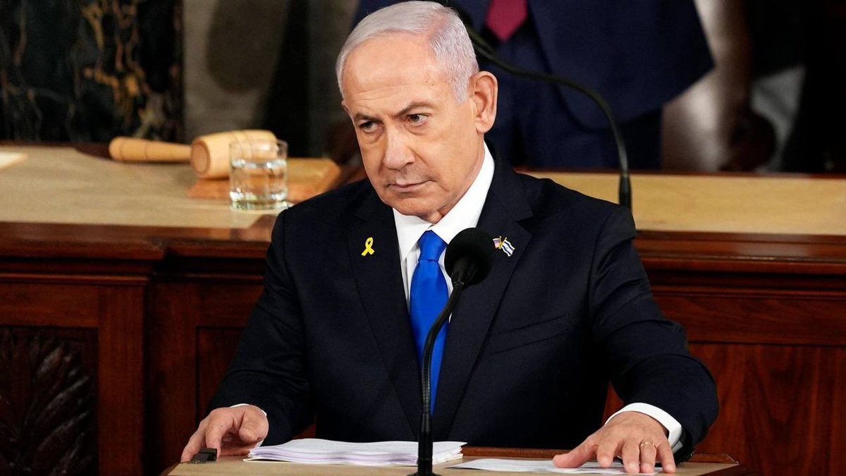 AnglicaAnnll's tweet photo. ⚡️🇸🇦🇦🇪Según Netanyahu, las autoridades saudíes arrestaron e interrogan al piloto que apuñaló a su compañero durante un vuelo de Flydubai. https://t.co/GgihFfgaGI
