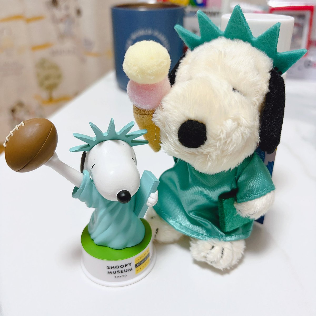 scrap_000's tweet photo. 自由の女神スヌーピー🗽
アイスを掲げても、ラグビーボー���を掲げても可愛い🍨🏉 https://t.co/rzbYj0FsJD
