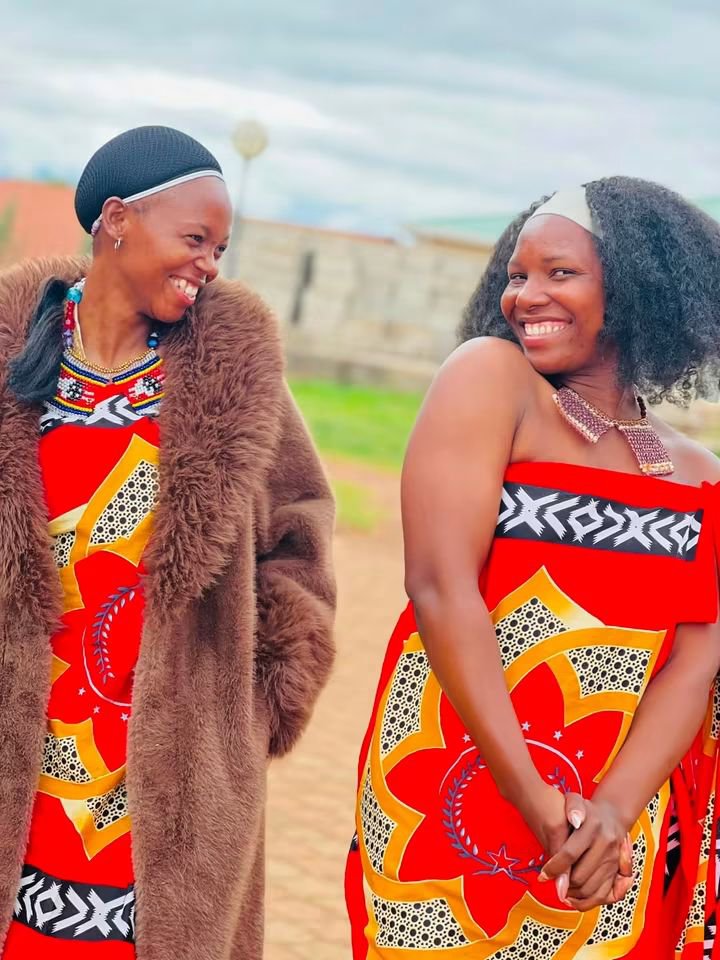 BuhleBakaNgwane's tweet photo. Still beautiful in chilly weather 🥶 
#necessity #Lijazi #kuhle #imvunulo #eswatini https://t.co/KJIQGGTvfa