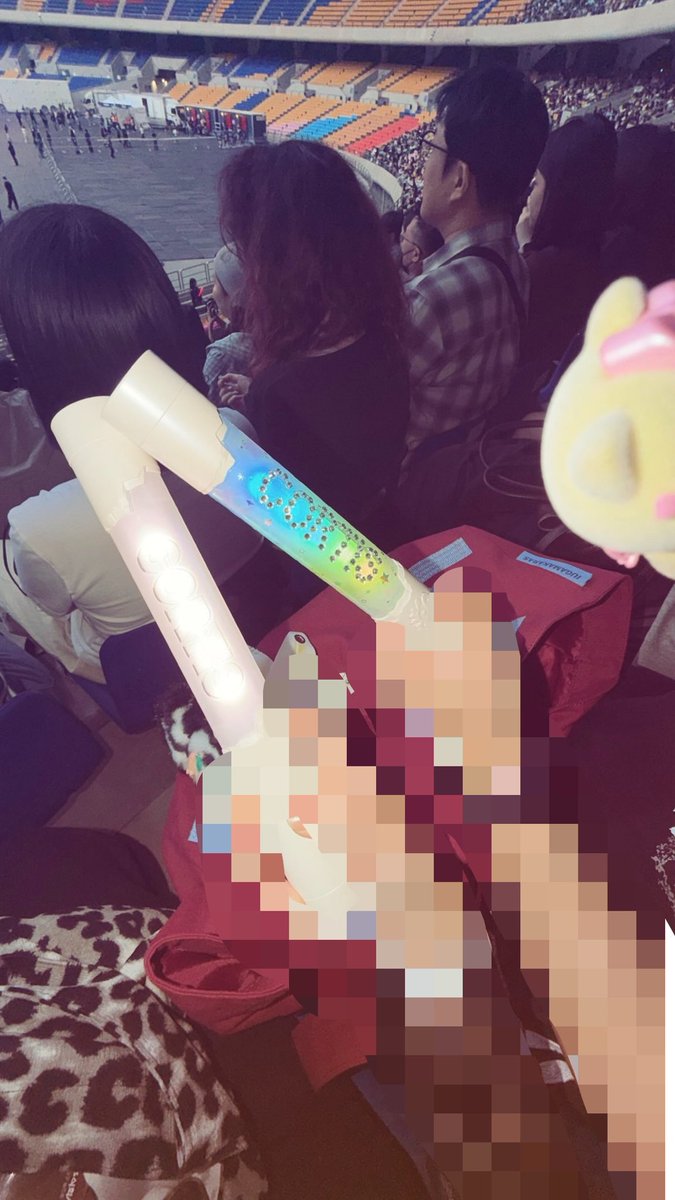 cocoagumaa's tweet photo. 누가돌아왓~게………..

순서대로
원아페
대충폰내리라는공연
1년반만에돌랑이
고노보러갓는데영웅시대체험하고온
사건들임니다아.. https://t.co/0Fx87U5M4y