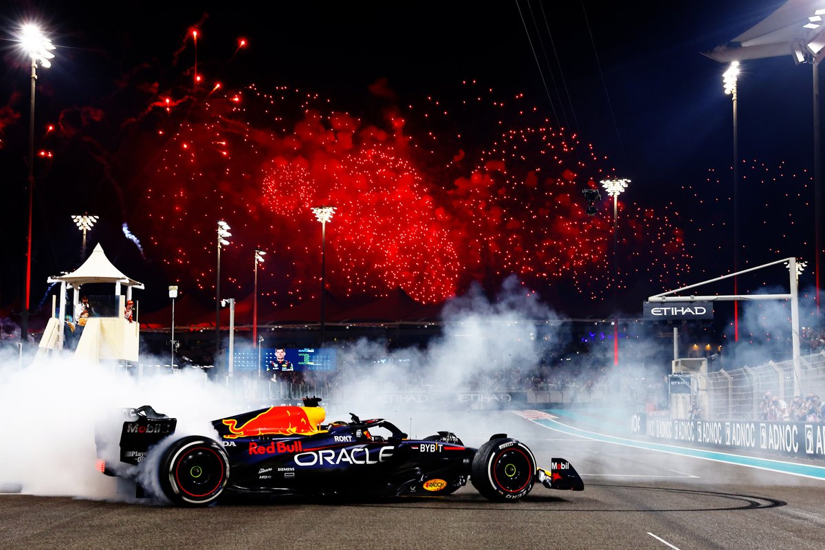TearOffFR's tweet photo. 🎂 Joyeux anniversaire @Max33Verstappen ! Le pilote néerlandais fête aujourd’hui ses 29 ans 🥳

Max Verstappen en stats, c'est :

🏆 Quadruple champion du monde (4 titres consécutifs)
🏅 71 victoires
🥈 134 podiums
🏎️ 48 pole positions
🔥 19 victoires en une seule saison en 2023, un record
⚡ 10 victoires consécutives en 2023, un record
🏁 248 Grands Prix disputés
👶🏼 Le plus jeune pilote à prendre le départ d’un Grand Prix à 17 ans et 166 jours
🥇 Le plus jeune vainqueur d’un Grand Prix à 18 ans et 228 jours

Un petit message à faire passer au quadruple champion du monde ? 🔥

#F1