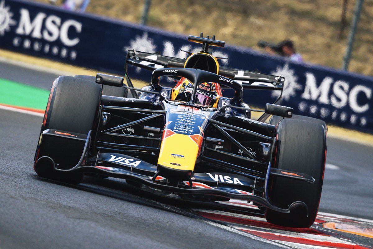 TearOffFR's tweet photo. 🎂 Joyeux anniversaire @Max33Verstappen ! Le pilote néerlandais fête aujourd’hui ses 29 ans 🥳

Max Verstappen en stats, c'est :

🏆 Quadruple champion du monde (4 titres consécutifs)
🏅 71 victoires
🥈 134 podiums
🏎️ 48 pole positions
🔥 19 victoires en une seule saison en 2023, un record
⚡ 10 victoires consécutives en 2023, un record
🏁 248 Grands Prix disputés
👶🏼 Le plus jeune pilote à prendre le départ d’un Grand Prix à 17 ans et 166 jours
🥇 Le plus jeune vainqueur d’un Grand Prix à 18 ans et 228 jours

Un petit message à faire passer au quadruple champion du monde ? 🔥

#F1