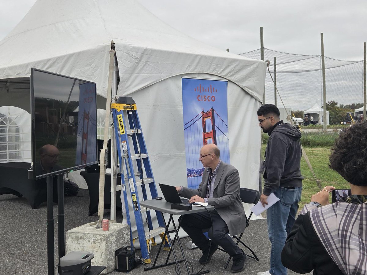 KanataNorthBA's tweet photo. From innovation on display to technology in action. 🇨🇦
KNBA joined Area X.O & Invest Ottawa at #GCXpo2026 to connect with Canada’s smart mobility ecosystem and share our work through the OVIN Semiconductor Voucher Program.
#OVIN #SmartMobility #KanataNorth https://t.co/1ZEAu2orOU