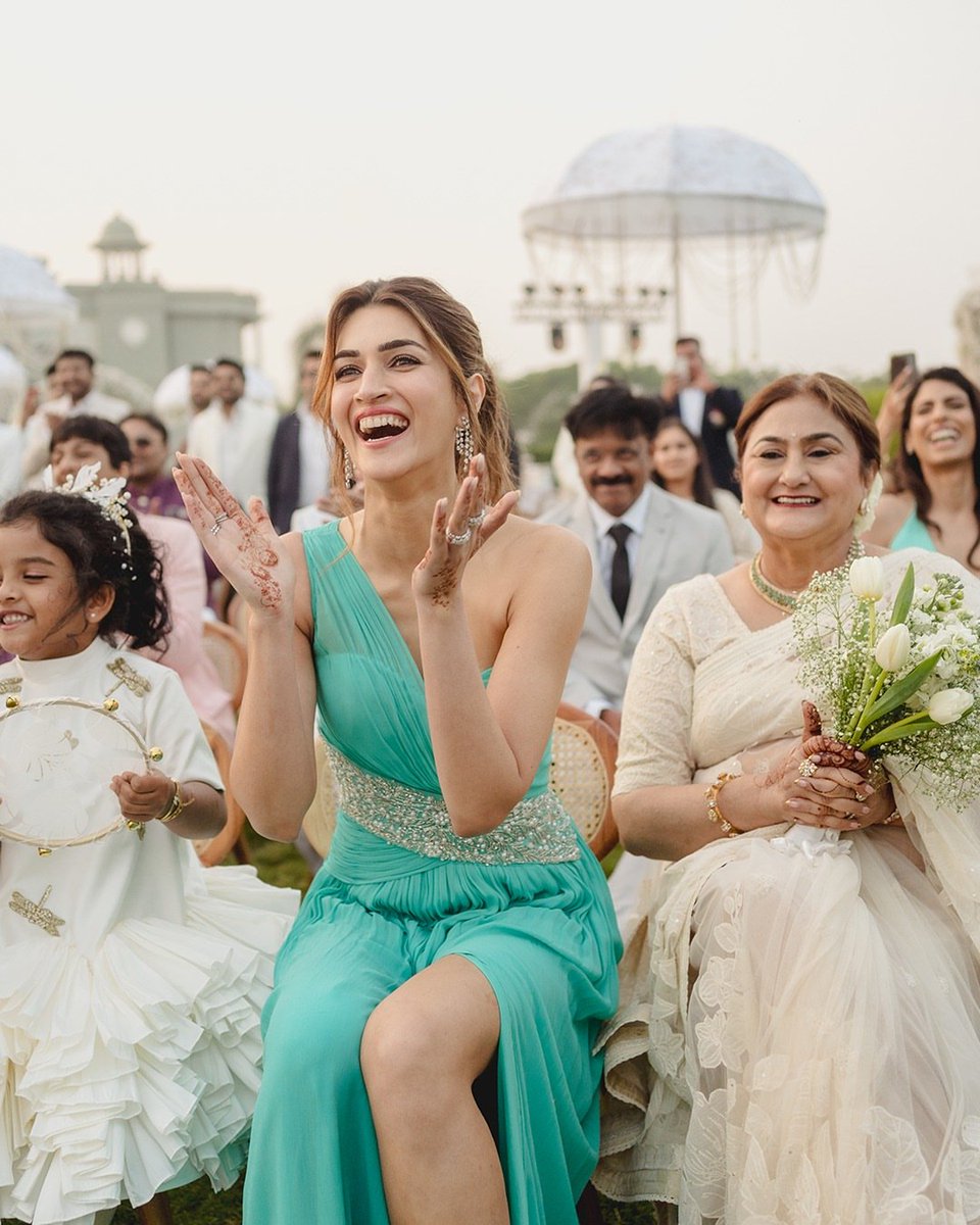 KritisUniverseX's tweet photo. How beautiful these pics are 🥺🌸 https://t.co/5Zc7G9ZQvn
