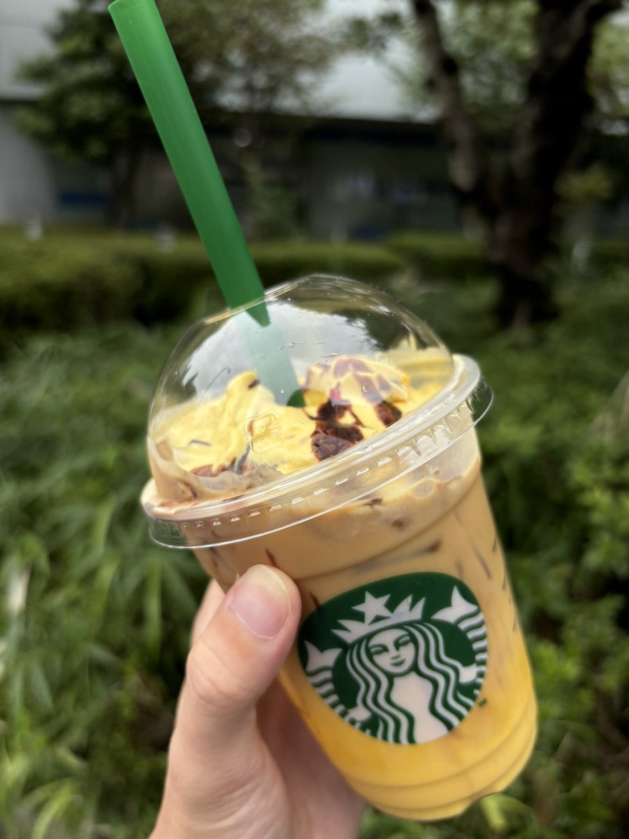 tabitaka18's tweet photo. お昼に買いました！ピカチュウラテ美味しゅうございました😄 https://t.co/yqEhocL9SX
