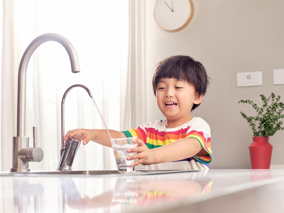 Delorispqp's tweet photo. Para mantenerte saludable, bebe al menos 2 litros de agua al día y camina 30 minutos. Pequeos hábitos dan grandes resultados! https://t.co/KH3UT8pmHr