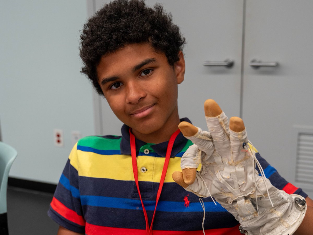 airandspace's tweet photo. The Museum is celebrating the re-opening of two classrooms dedicated to aerospace learning thanks to a $1 million gift from GE Aerospace at our building in Washington, D.C., giving students an opportunity to spark their curiosity and imagine the possibilities of the future. https://t.co/5vI6OLnomo