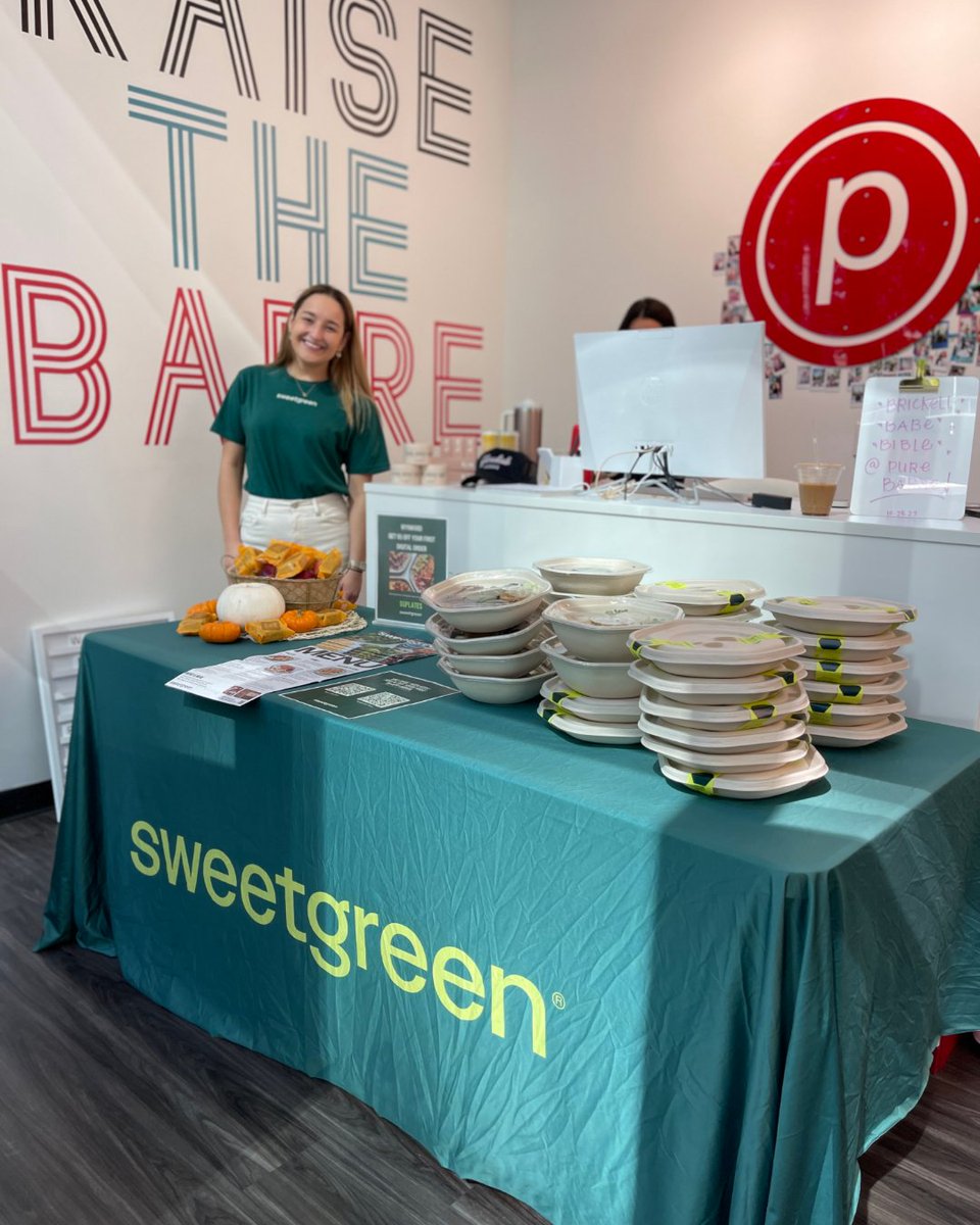 thebrickellbabe's tweet photo. Pure Barre had our legs shaking before we even finished warming up.

BB got the whole group moving this morning and sweetgreen made sure nobody left without lunch. If you missed it, you already know what to do.

Link in bio to join our membership. 💬 https://t.co/pWwgxOiN08